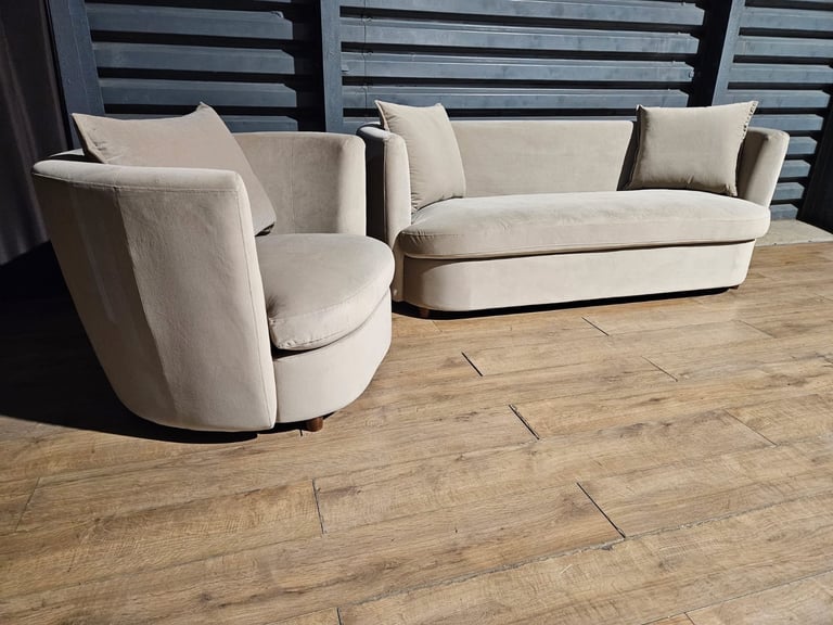 Unused Velvet 3 Seater Sofa & Cuddle Chair.