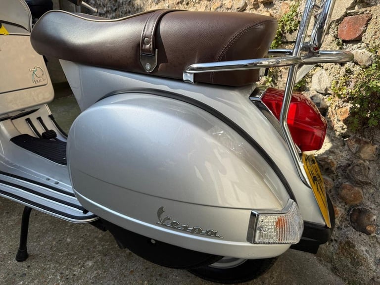 PIAGGIO VESPA - 2016 Petrol Manual in Grey