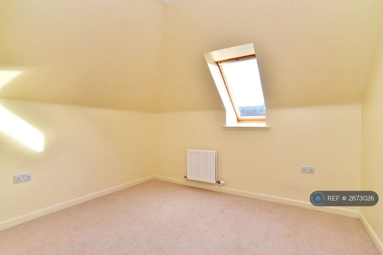 2 bedroom flat in Middlefield Place, Aberdeen, AB24 (2 bed) (#2673026)