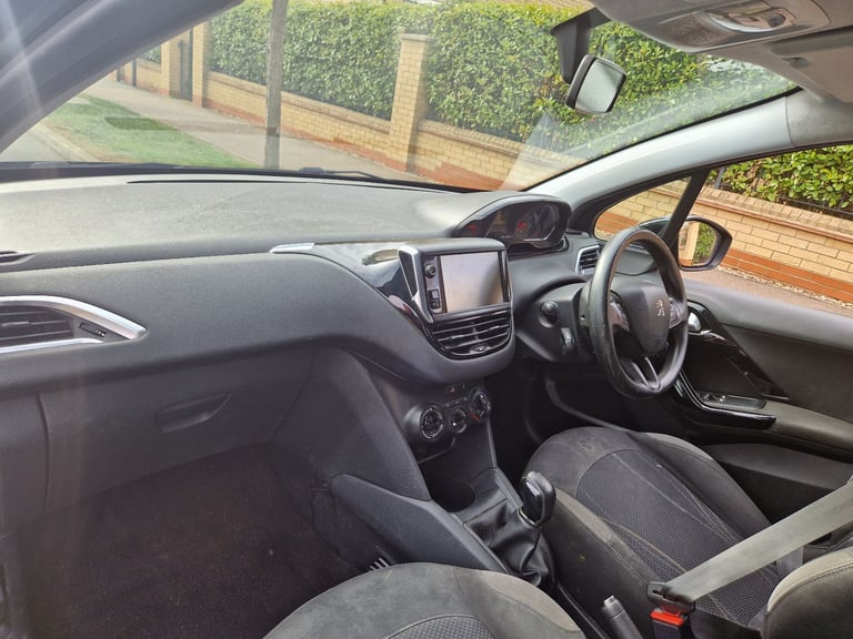 Peugeot, 208, Hatchback, 2014, Manual, 1199 (cc), 5 doors
