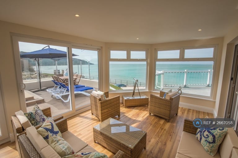 3 bedroom flat in Pilots Point, Totland Bay, PO39 (3 bed) (#2667058)