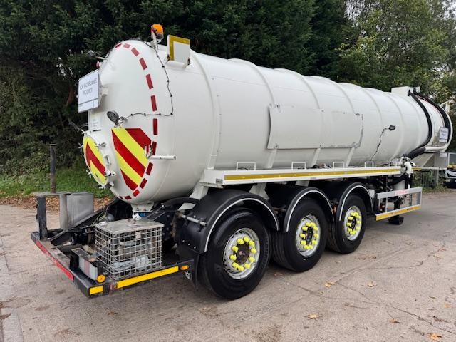2016 WHALE STAINLESS STEEL TRI AXLE 30,000LTR VACUUM TANK TRAILER
