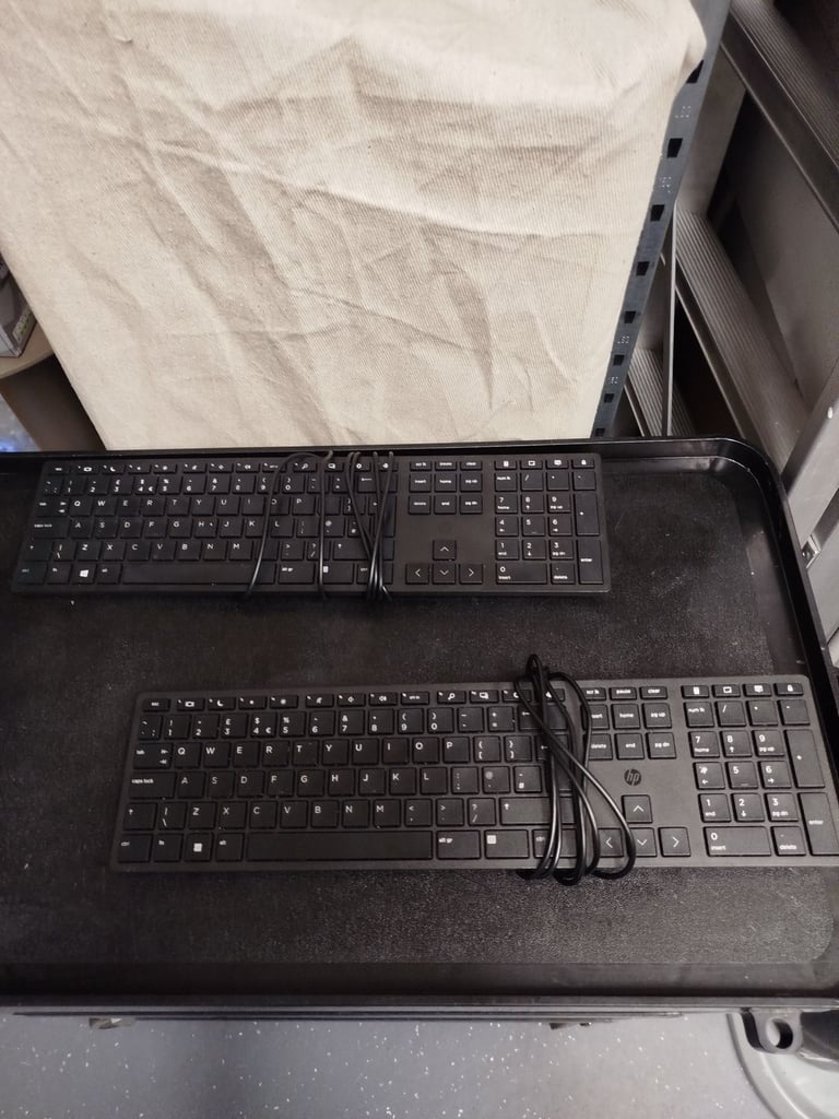 2 X HP wired  desktop 320K Keyboard with NUMERIC Wired USB Black QWERTY