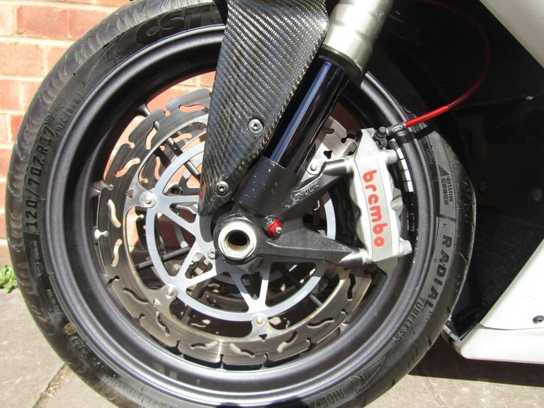 DUCATI 1198 S * PEARL WHITE * REDUCED * LOVELY BIKE * PLATE**EXTRAS**CARBON**