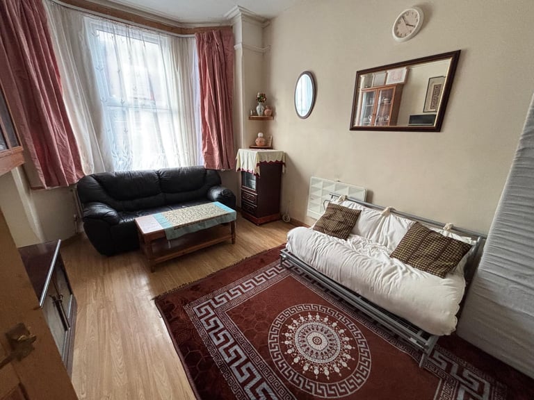 2 bedroom flat 