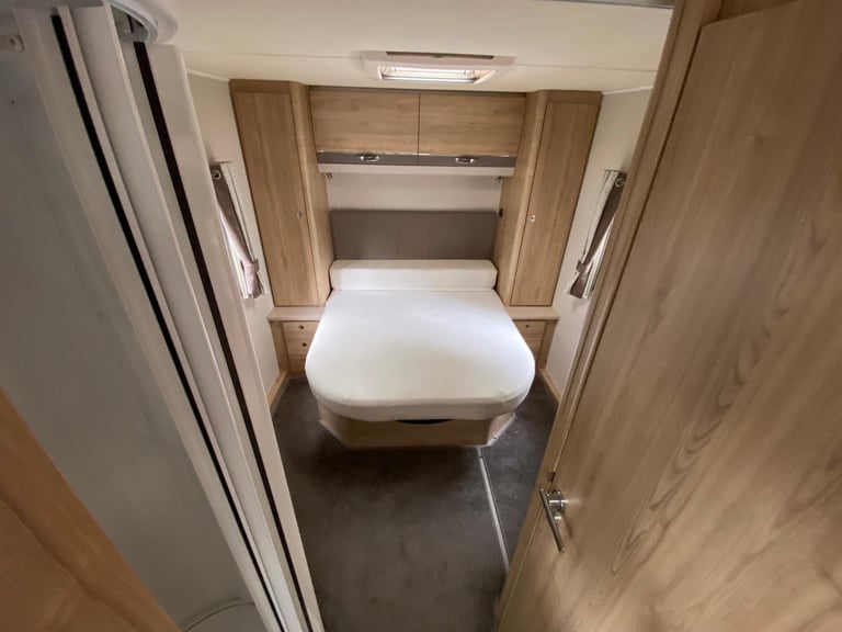 ELDDIS RAMBLER 18/4 - 2017 - ISLAND BED - 4 BERTH - MOVER - PRISTINE 