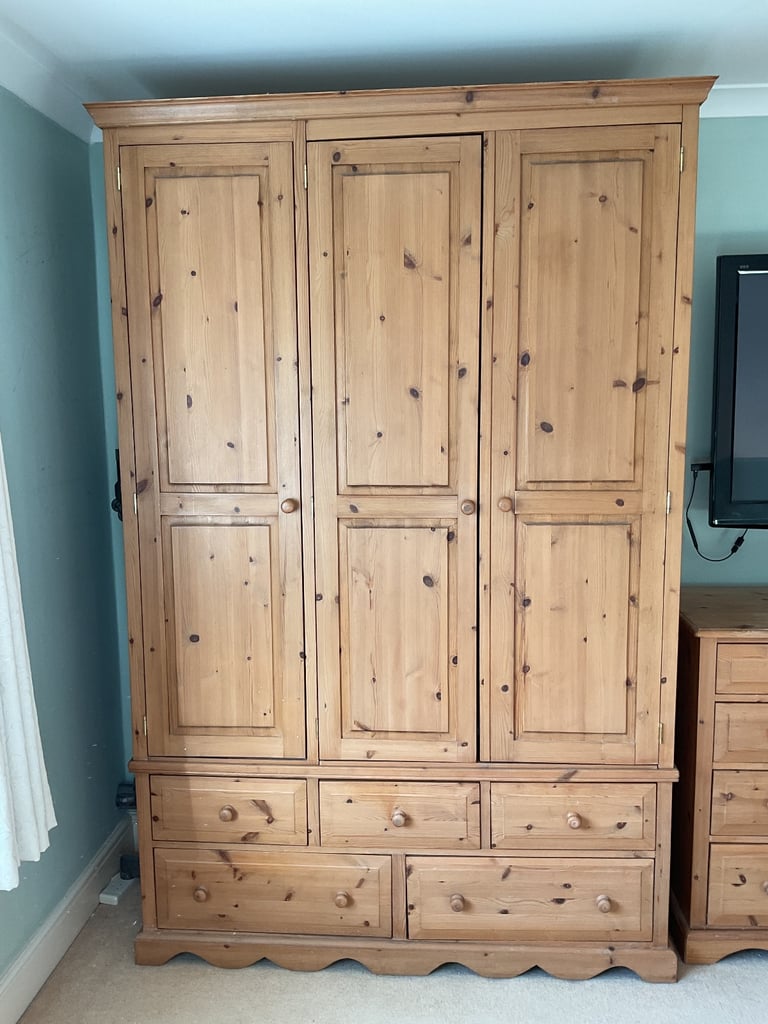 Solid Pine Wooden Bespoke 3-Door Triple Wardrobe With 5 lower drawers dove tail