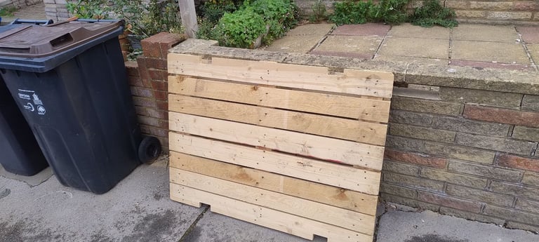 x1 Wooden Shipping Pallet