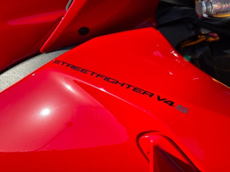 DUCATI STREETFIGHTER V4 S