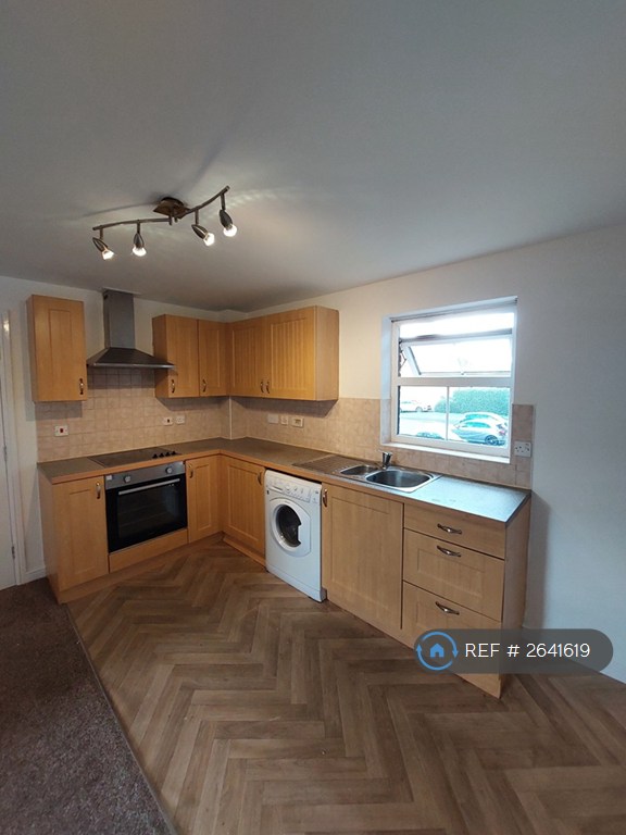 2 bedroom flat in Alma Wood Close, Chorley, PR7 (2 bed) (#2641619)