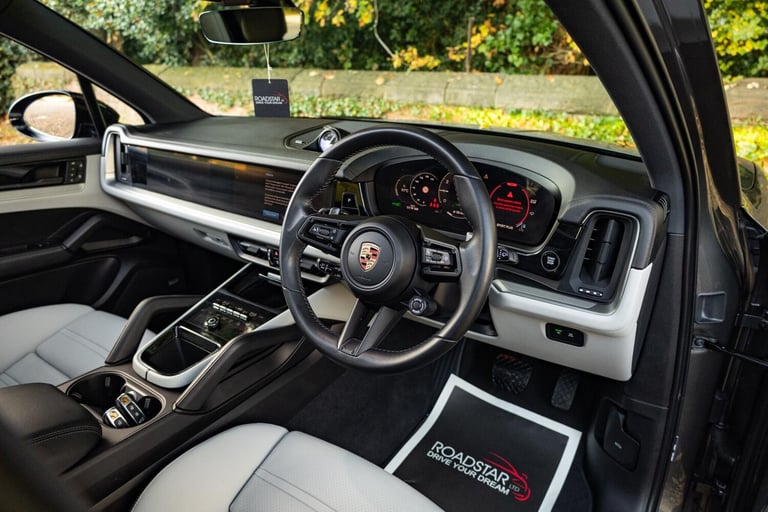 2023 Porsche Cayenne 3.0 V6 E-Hybrid 25.9kWh TiptronicS 4WD Euro 6 (s/s) 5dr ESTATE Petrol/Electr...