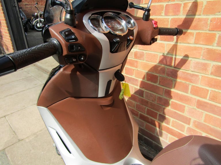 PIAGGIO BEVERLY 300cc GREAT COMMUTER VERY FAST AND RELIABLE. CHEAP TO RUN.