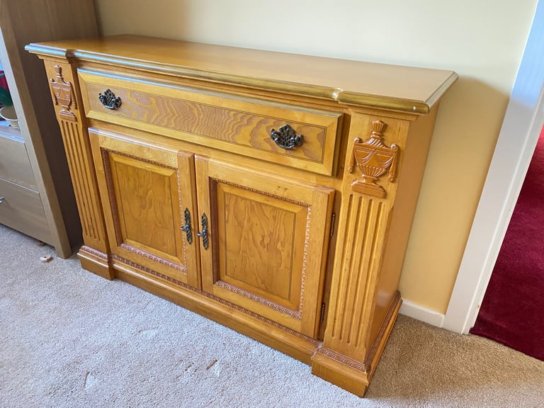 OAK SIDEABORD VGC - DELIVERY AVAILABLE 