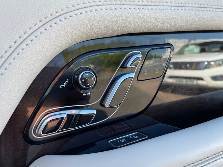 2019 Land Rover Range Rover 3.0 SD V6 Vogue black pack SUV 5dr Diesel Auto 4WD 275 bhp ESTATE Die...