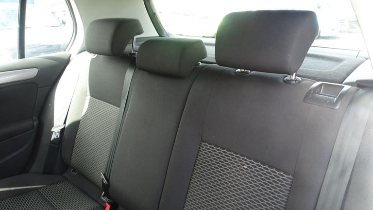 VOLKSWAGEN GOLF 1.4 Twist hatch petrol Silver Manual Petrol 2011