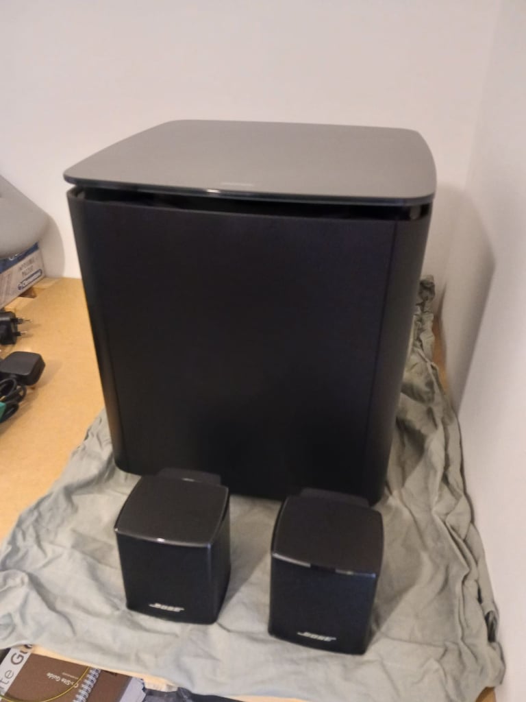 Bose 900 soundbar, subwoofer and surround speakers