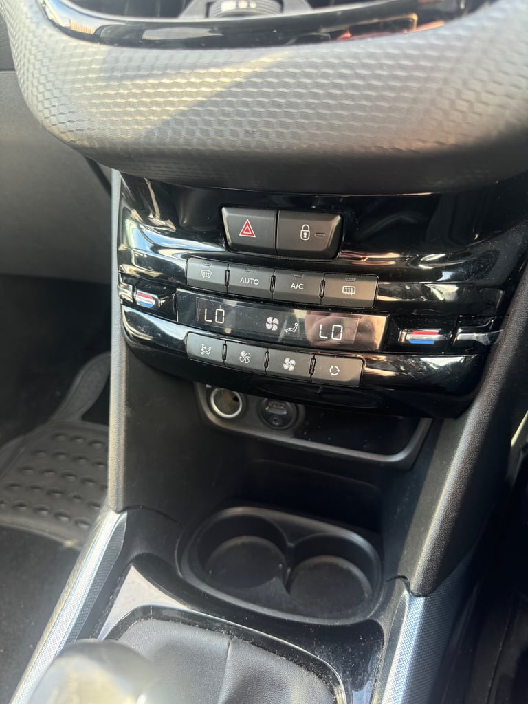 Peugeot, 2008, Hatchback, 2014, Manual, 1560 (cc), 5 doors