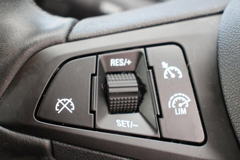 2019 Vauxhall Corsa 1.4i ecoTEC Griffin Euro 6 3dr HATCHBACK Petrol Manual