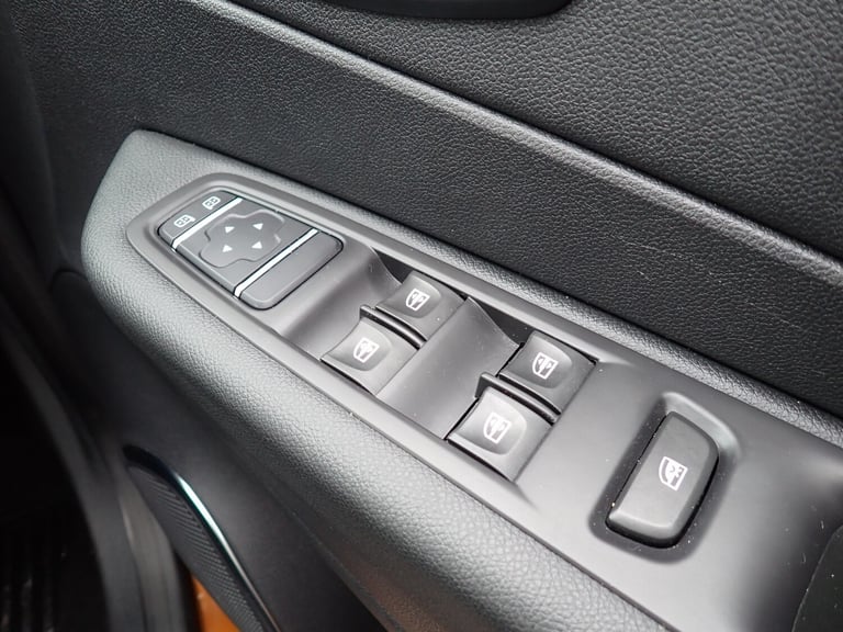 2019 Renault Captur 1.3 TCe ENERGY Iconic SUV 5dr Petrol Manual Euro 6 (s/s)