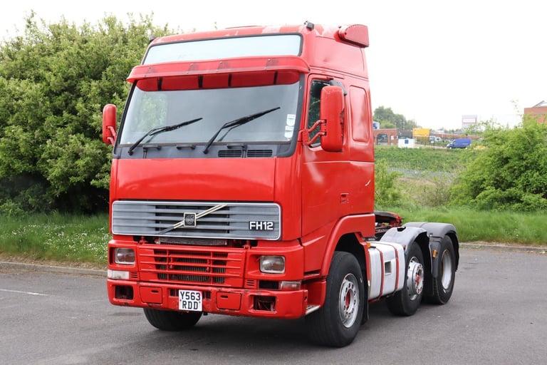 VOLVO FH12 420 GLOBETROTTER 6X2 MIDLIFT TRACTOR (2001)