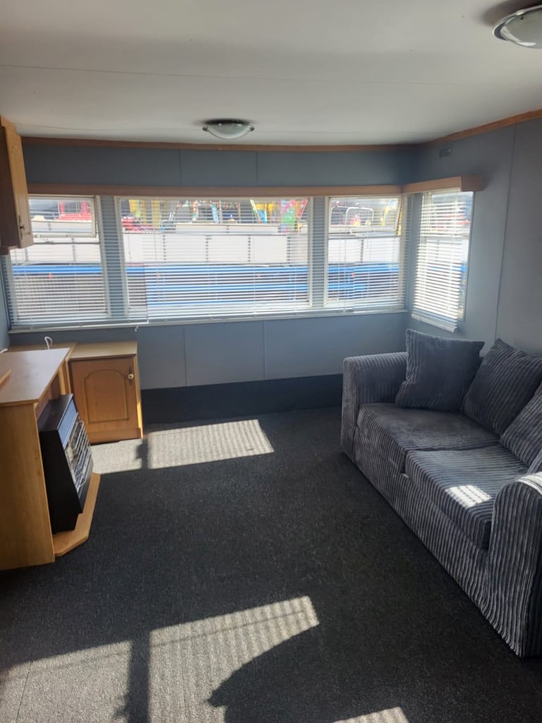 Residential Caravan  South Ockendon Area  Close to Train Station, Bus Stop & Shops 