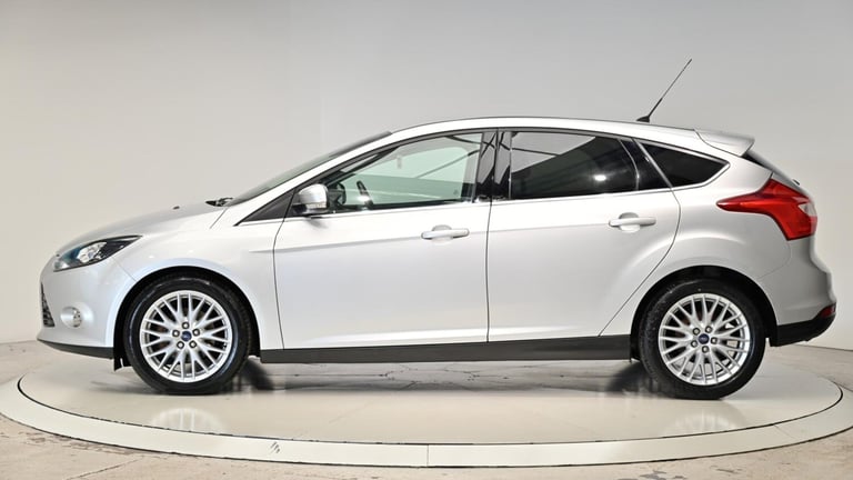 2014 Ford Focus 1.6 TDCi Zetec Euro 5 (s/s) 5dr HATCHBACK Diesel Manual