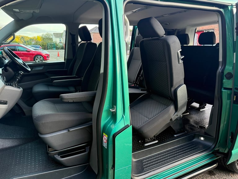2020 VOLKSWAGEN TRANSPORTER T6.1 8 SEAT SHUTTLE SWB IN BAY LEAF GREEN - EURO
