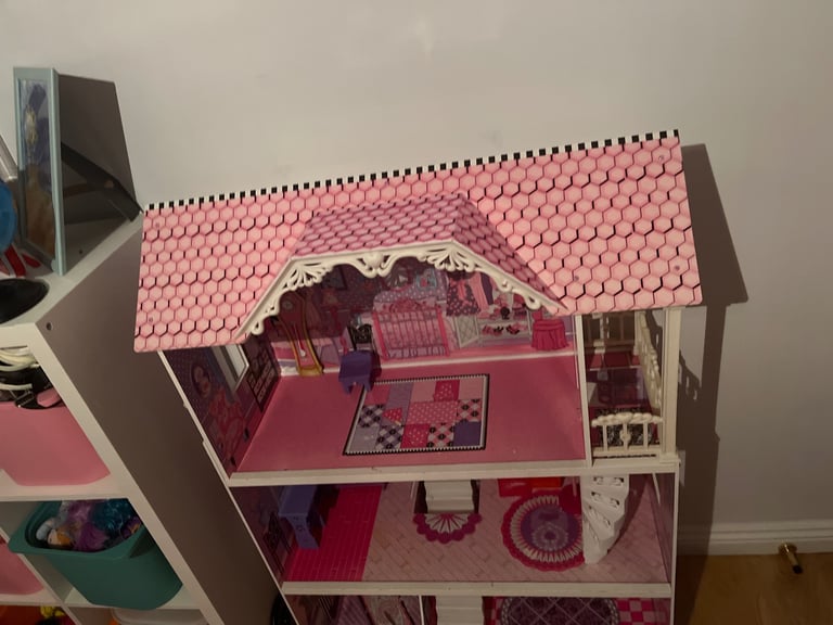 Large Dolls Play House