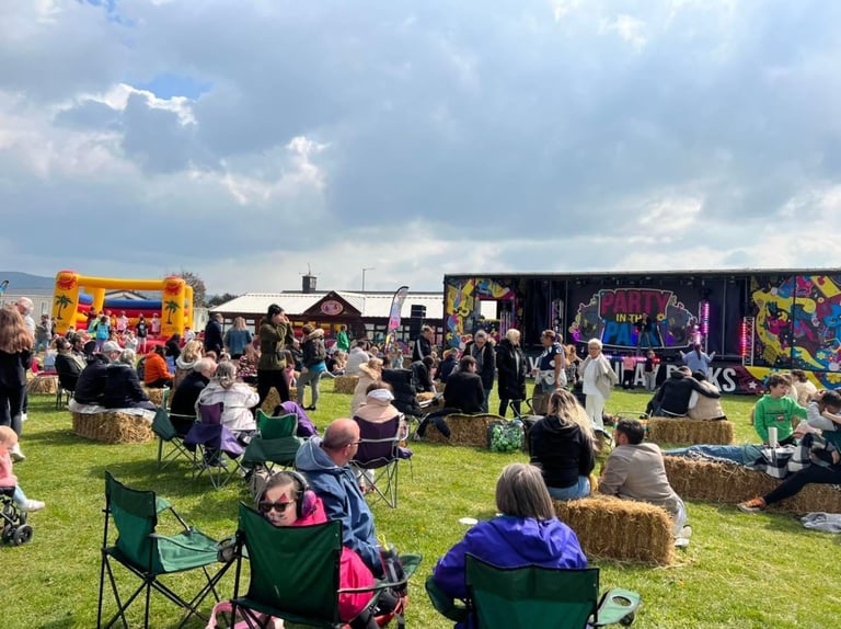 Sited static caravan for sale with decking - Lyons Robin Hood North Wales Rhyl