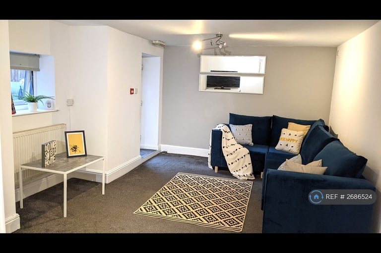 5 bedroom flat in Osbourne Road, Manchester, M19 (5 bed) (#2686524)