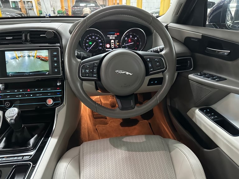 2016 Jaguar XE 2.0d Portfolio Euro 6 (s/s) 4dr SALOON Diesel Manual