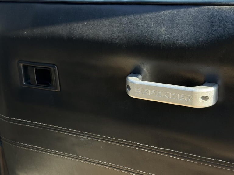 2010 Land Rover Defender 90 2.4 TDCi Hard Top SUV 3dr Diesel Manual 4WD SWB Euro 4 (122 bhp) SUV ...