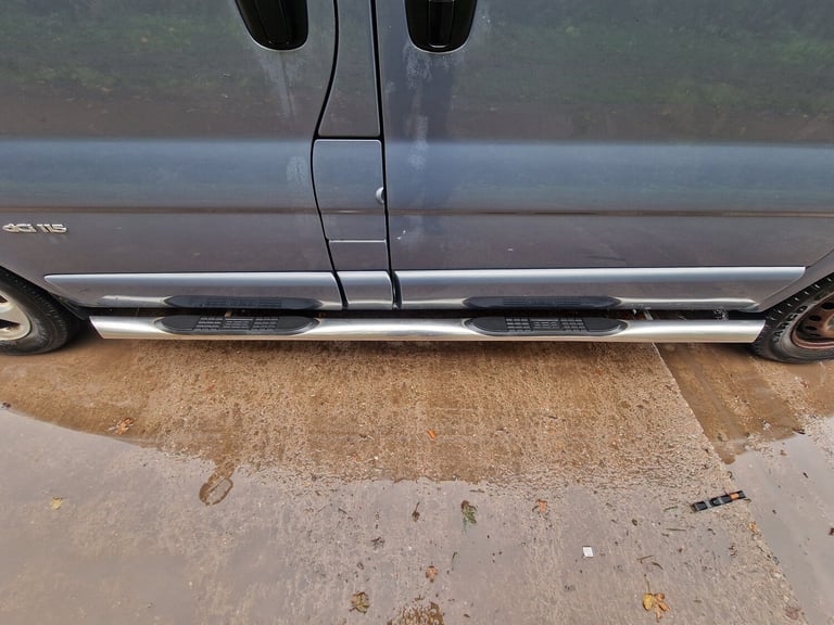 2011 Renault Traffic Grey 5 Seat Crew Cab  Spares Repairs  Turns over No start