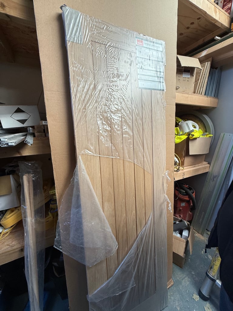 Howdens Holdenby 2040mm x 626mm Oak Door