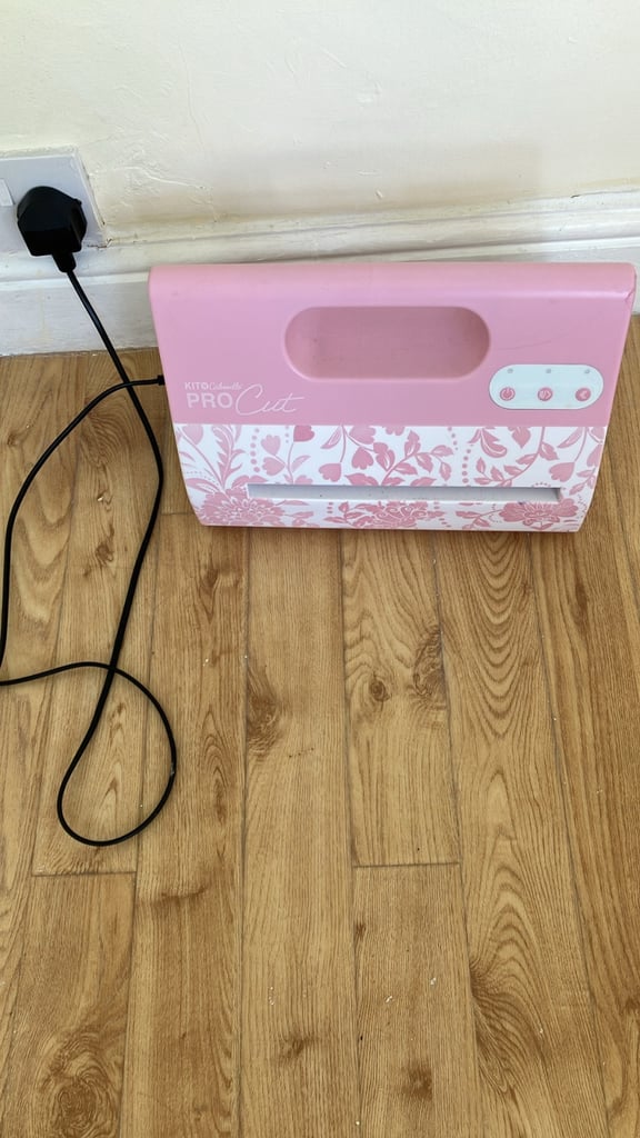 Kitnkaboodle pro cut die- cutting and embossing machine