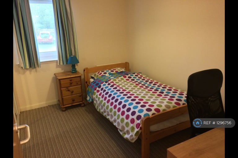 2 bedroom flat in Shaw Crescent, Aberdeen, AB25 (2 bed) (#1296756)