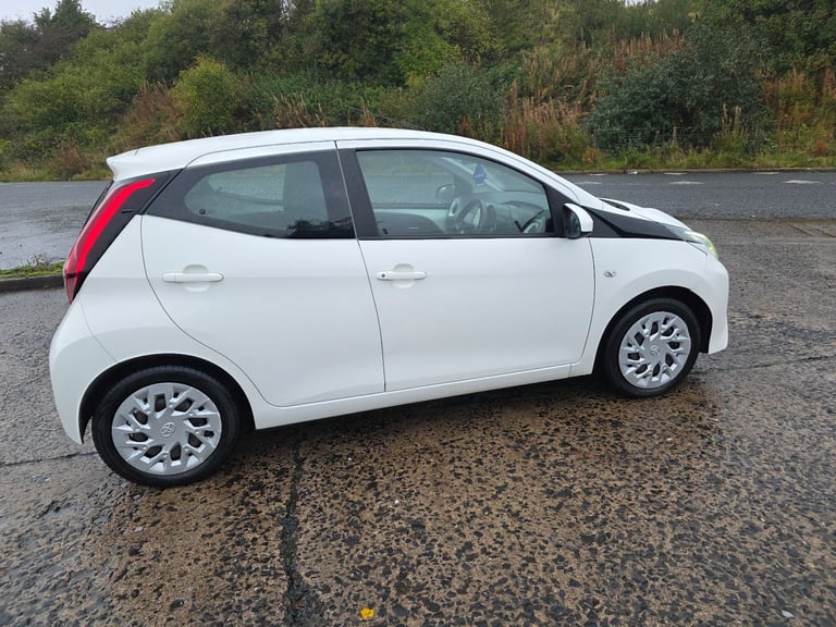 2018 toyota aygo x-play 1 litre petrol 