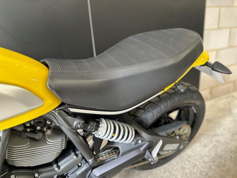STUNNING LOW MILEAGE 2015/15 DUCATI SCRAMBLER ICON MOTORCYCLE