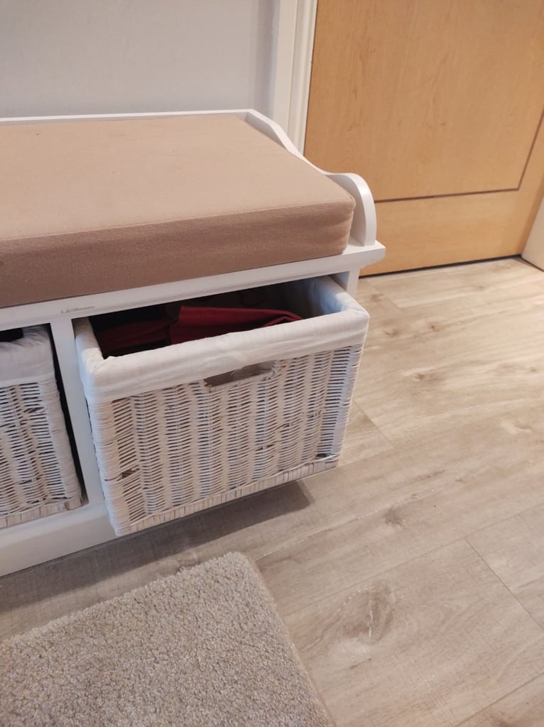 Bench seat with 3 wicker baskets 