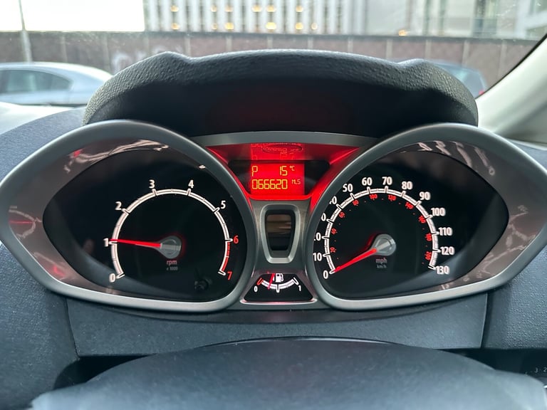 2011 Ford Fiesta 1.4 Titanium 3dr Auto HATCHBACK Petrol Automatic