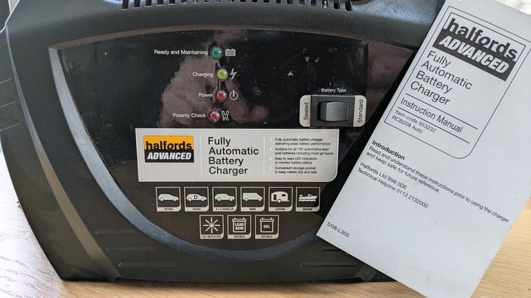 Halfords Advanced Battery Charger - Hardly Used