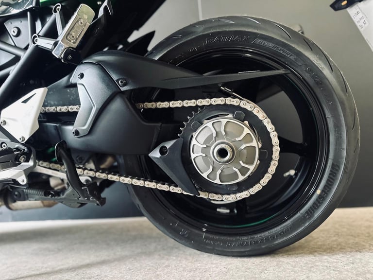 STUNNING ONE OWNER 2023/23 KAWASAKI NINJA H2 SX PERFORMANCE MOTORCYCLE 