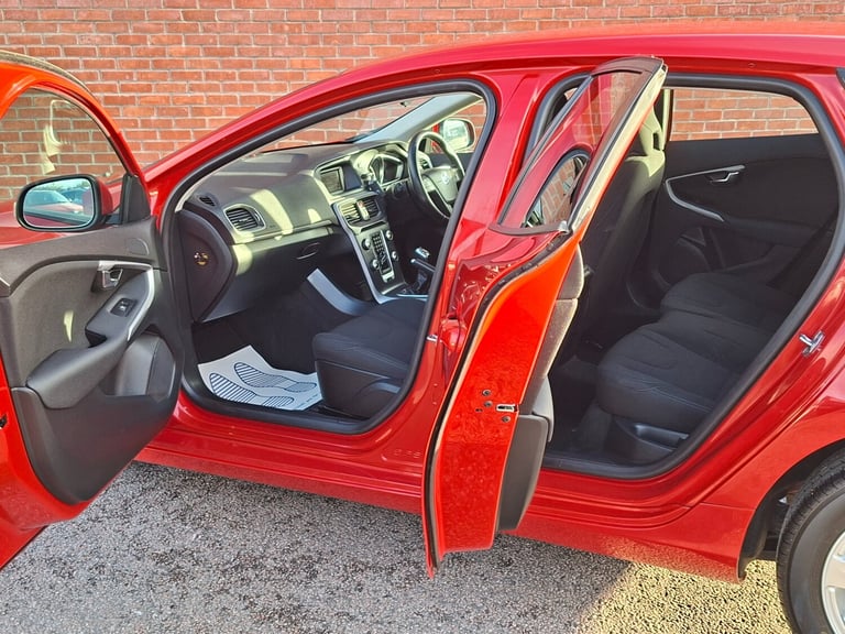 2015 15 Volvo V40 1.6 D2 ES 5 Door Manual. 20GBP RFL. Only 59000 Miles with FSH!