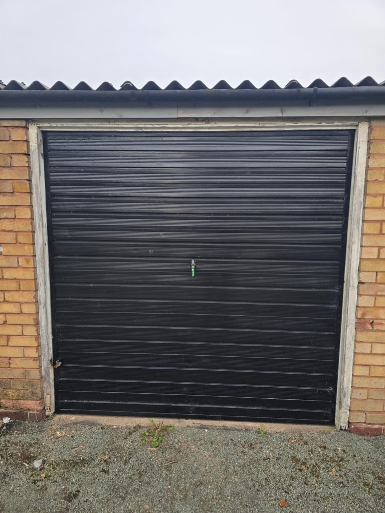 GARAGE TO RENT BASWICH WEEPING CROSS