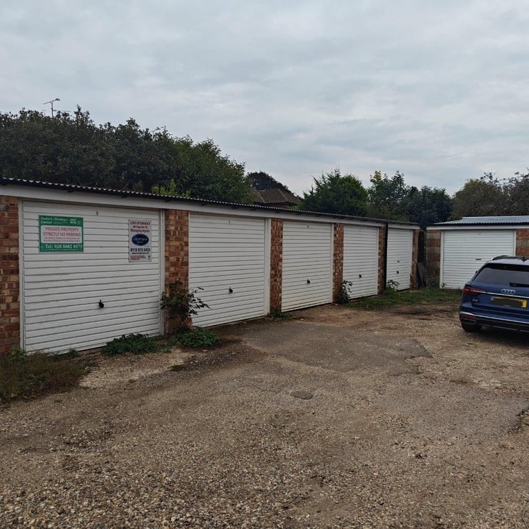 Garage/Parking/Storage to rent: Champion Road (R/o house 4), Caversham, Reading, RG4 8EL