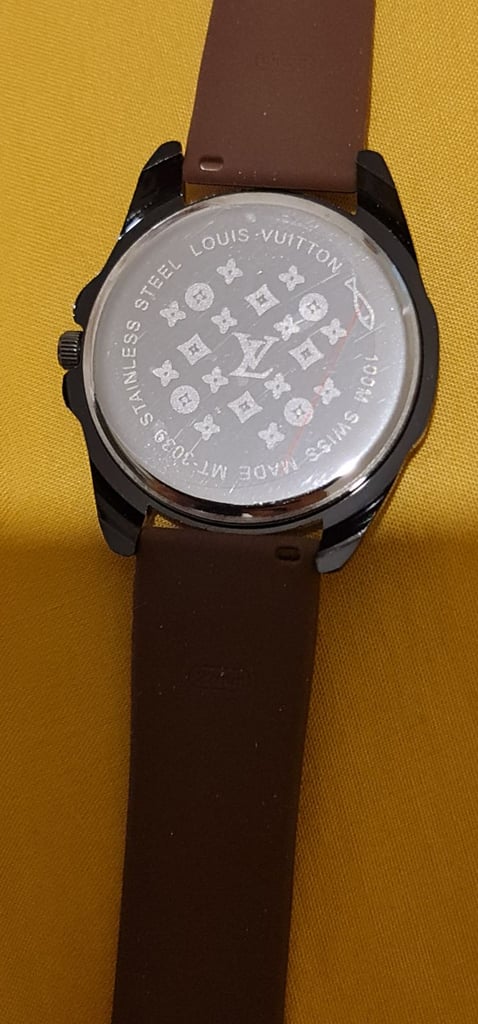 Men lv watch class 