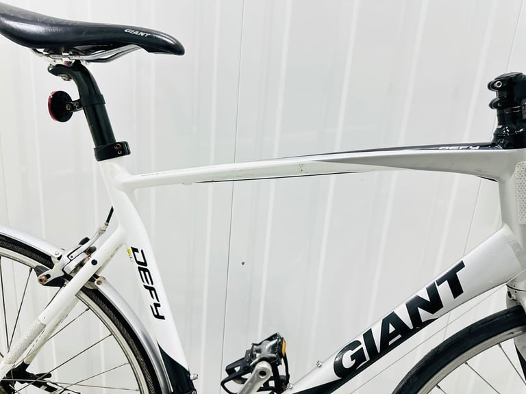 GIANT DEFY Sizs/ XL Alloy Fully Serviced Warranty 700c Wheels