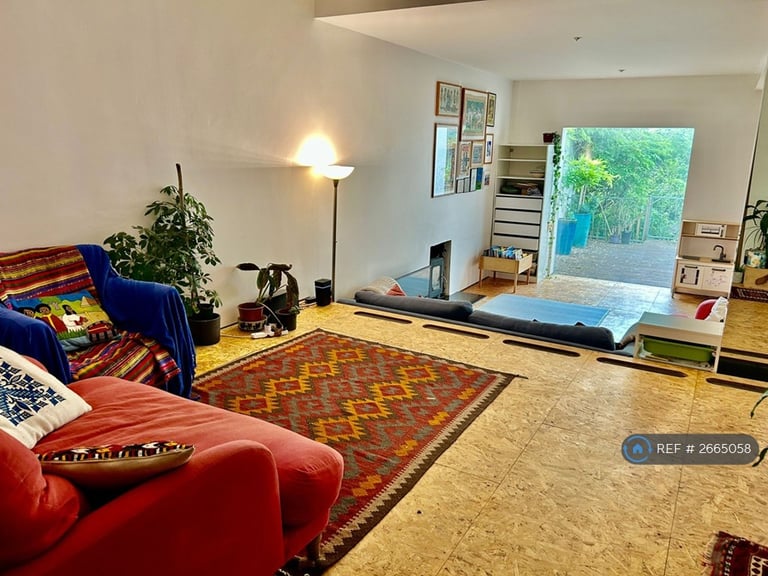 4 bedroom house in Overhill Road, London, SE22 (4 bed) (#2665058)