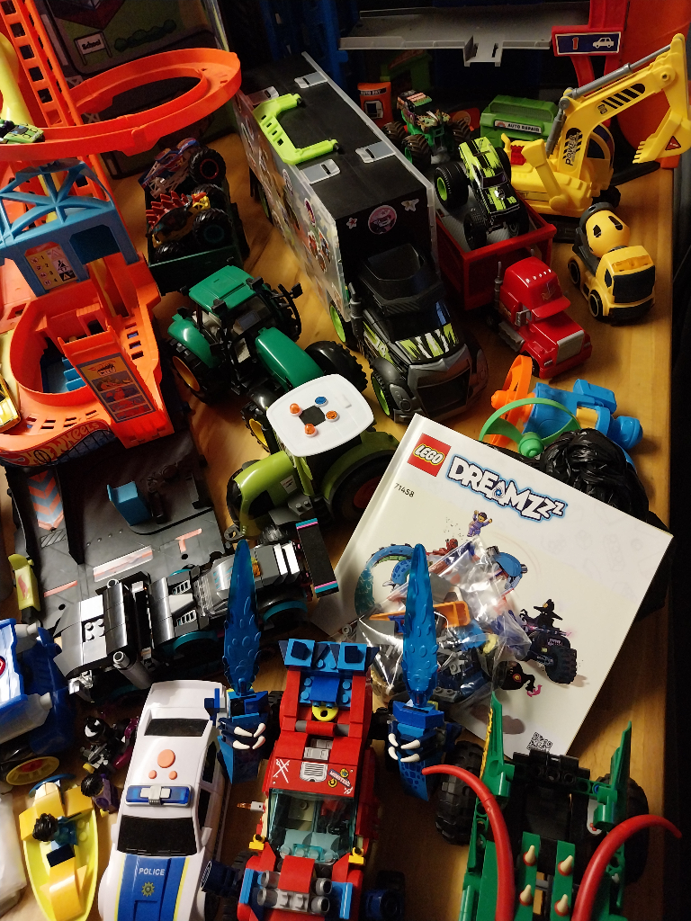 Hot Wheelz items and Toy Bundle