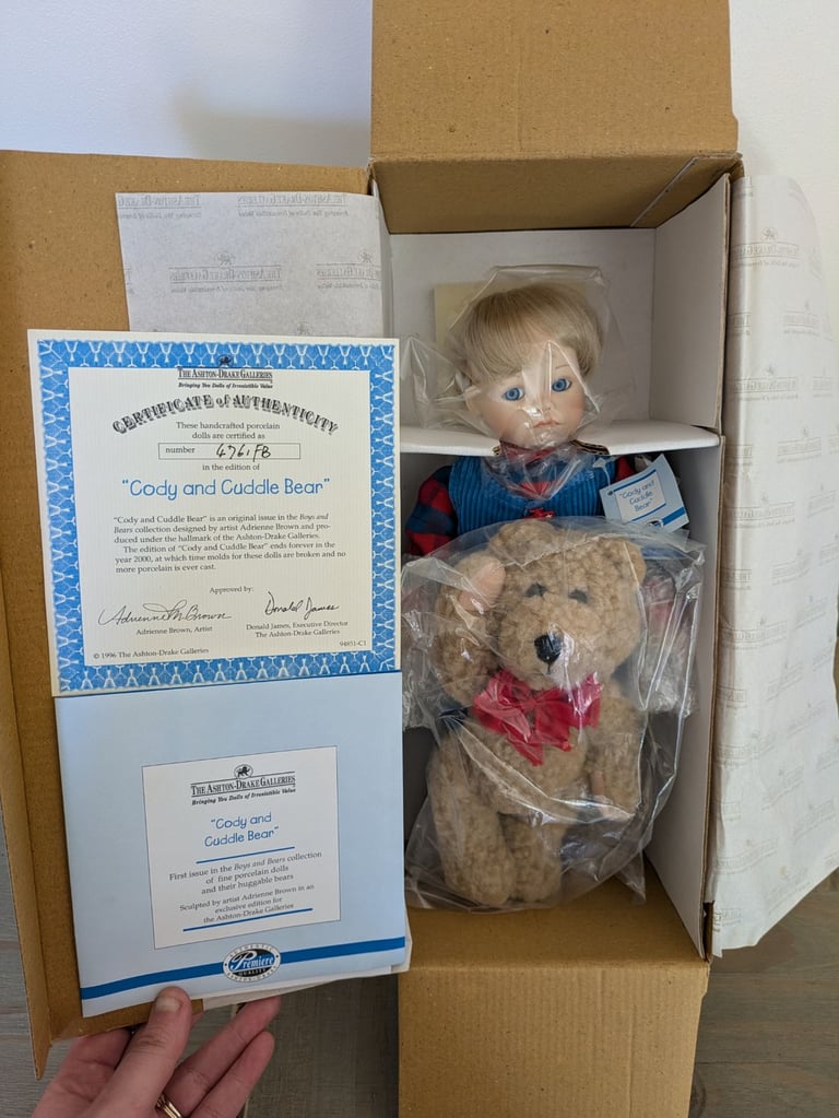 Collection of immaculate porcelein dolls 